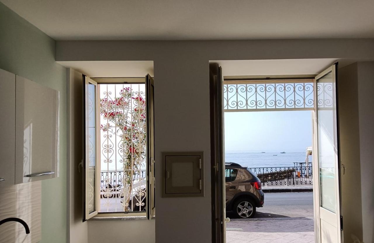 Bilocale Fronte Mare Apartman Giardini-Naxos Kültér fotó